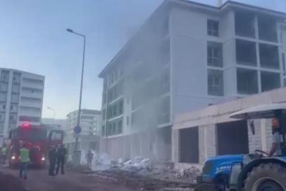 Yapımı devam eden deprem konutundaki yangın söndürüldü