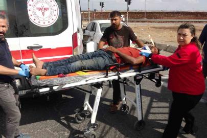 Yaralı taşıyan otomobille kamyonet çarpıştı: 3 yaralı