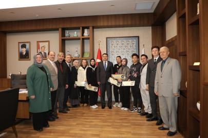 Yarışmalarda derece elde eden öğrenciler ödüllendirildi