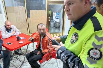 Yasal sınırın 8 kat üzerinde alkollü halde kaza yaptı, kahveye oturup çay içti