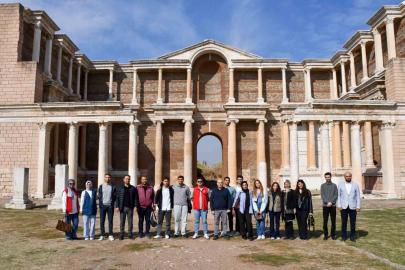 Yeni üniversiteliler Salihli’yi keşfetti