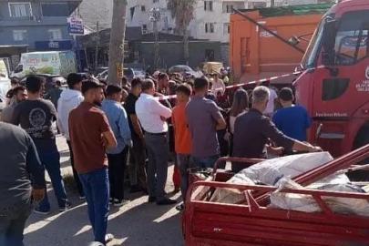 Yolun karşısına geçerken kamyonun altında ezilen 71 yaşındaki adam öldü