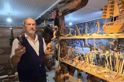 Yozgatlı Kültür Bakanlığı Sanatçısı Raşit Öztürk 19 yıldır ağaç parçalarını hayal gücüyle süslüyor