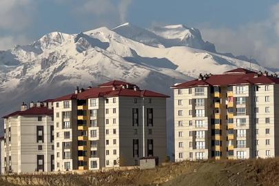 Yüksekova Cilo Dağı yeniden beyaza büründü