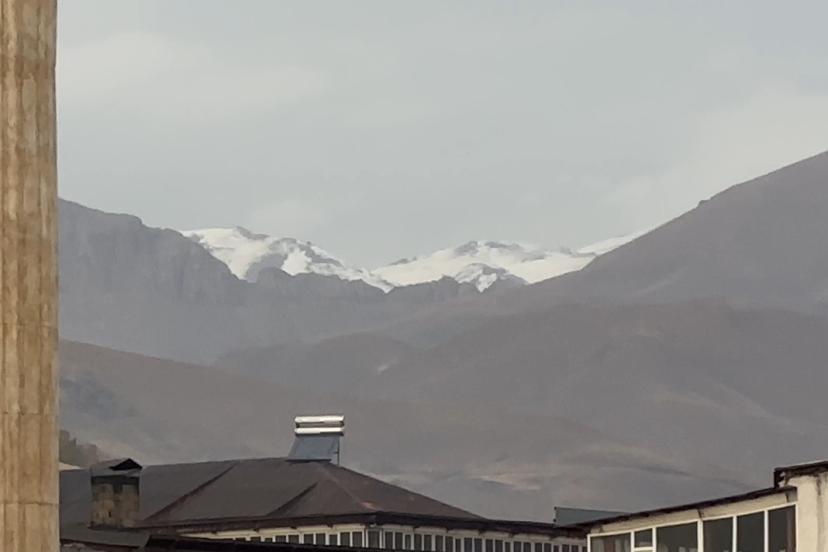 Yüksekova Mor Dağı’nın zirvesi beyaza büründü