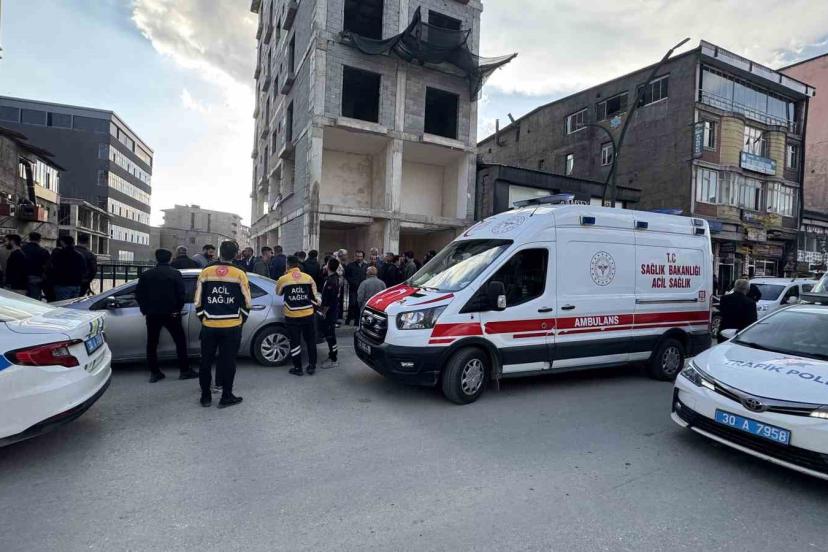 Yüksekova’da intihar girişimi: Polis uzun uğraşlar sonucu vatandaşı kurtardı