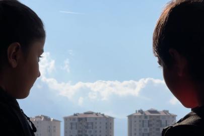 Yüksekova’da karlı dağlar ve bulutlar birleşti