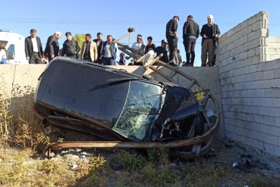 Yüksekova’da kontrolden çıkan otomobil şarampole yuvarlandı: 5 yaralı