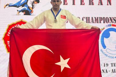 Yunusemreli veteran judocudan çifte madalya