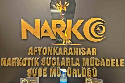 Zehir emdirilmiş rulo peçeteyi satamadan polise yakalandılar