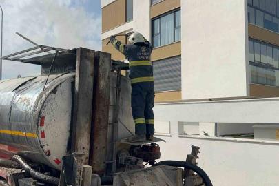 Zift tankerindeki yangın ekiplerce söndürüldü
