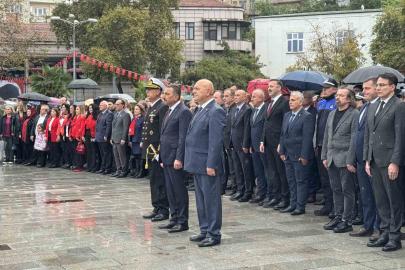 Zonguldak’ta 29 Ekim Cumhuriyet Bayramı çelenk töreni gerçekleştirildi