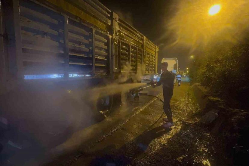 Zonguldak’ta tırın lastikleri alev aldı, zincirleme kaza yaşandı