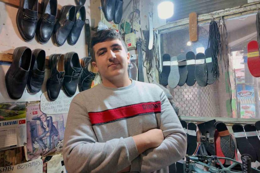 16 yaşında dükkanı devraldı, 3 buçuk metrekarede dede mesleğini sürdürüyor
