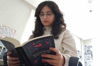 17 yaşında ilk romanını yazdı