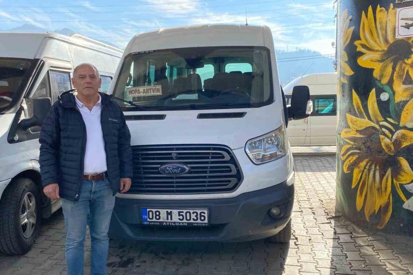 4 yavru kedinin dolmuş motorundaki yolculuğu Hopa’da son buldu