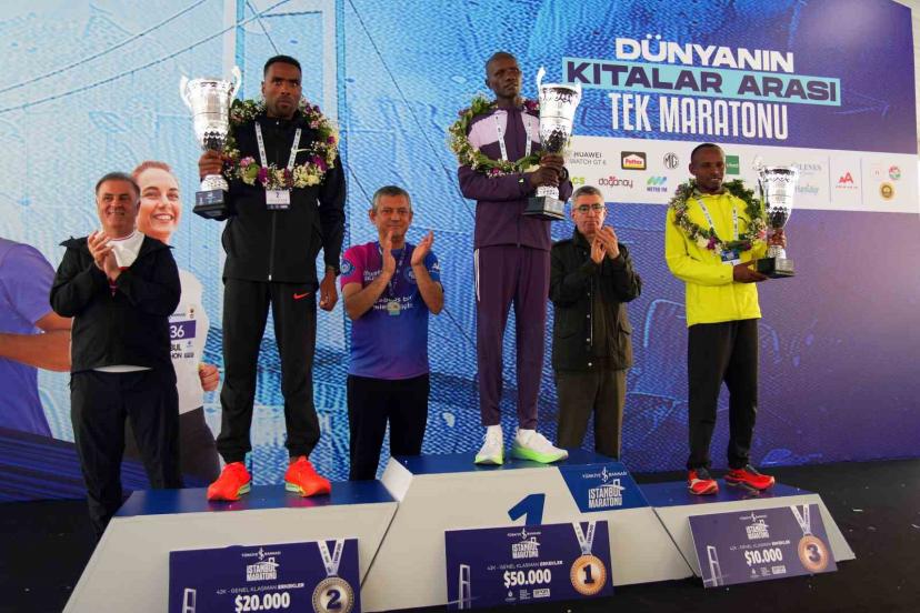 47. İstanbul Maratonu’nda kazananlar ödüllerini aldı