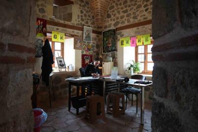 517 yıllık Taşhan’da kadın eliyle sanat ve emek buluşuyor