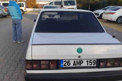 Abartılı egzoza sahip otomobil trafikten men edildi, sürücüye ceza yazıldı