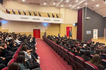 Adana’da öğrencilere dijital güvenlik eğitimi verildi