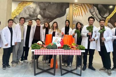 ADÜ Tıp fakültesi öğrencilerinden sağlıklı beslenme farkındalık etkinliği