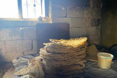 Ağrı’da soğukların başlamasıyla tandırlar kış hazırlıkları için yanmaya başladı