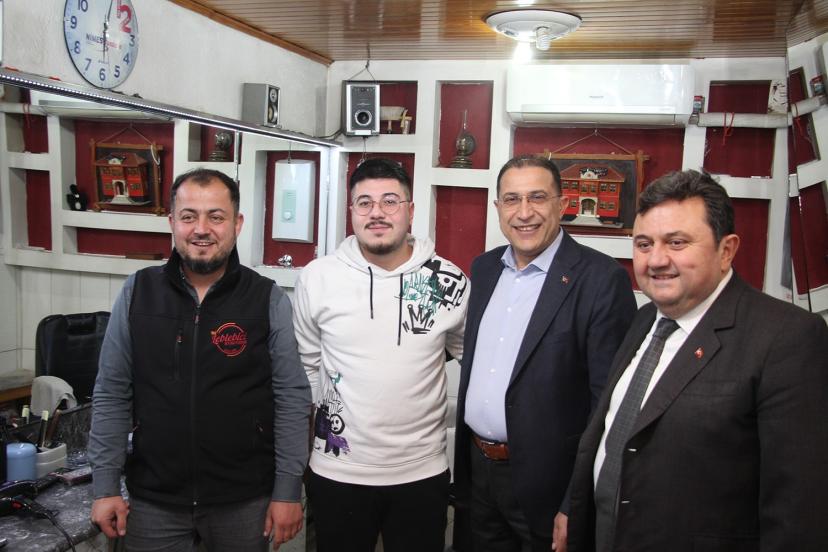 AK Parti’li başkanlardan Kula’da esnaf ve ev ziyaretleri