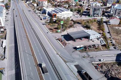 Akaryakıt istasyonuna giden yollar kapatıldı, işletmecisi uçan arabalar istedi