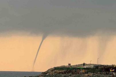 Akdeniz’de oluşan hortum kameraya yansıdı