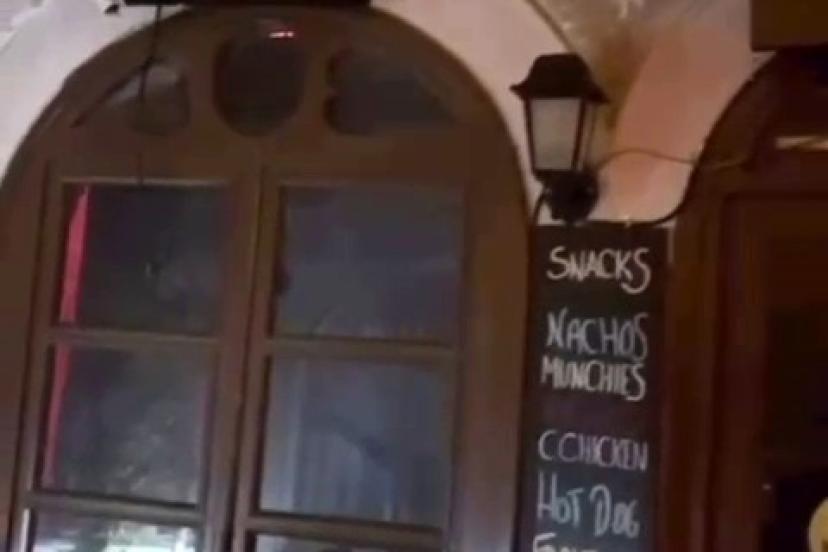 Alaçatı’da eğlence mekanına silahlı saldırı