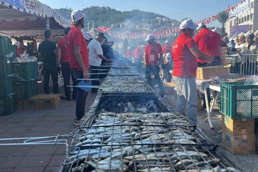 Alanya’da geleneksel hamsi festivali başladı 7 ton hamsi ücretsiz dağıtılacak