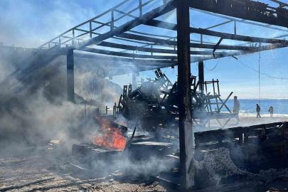 Alanya’da plaj büfesi alev alev yandı