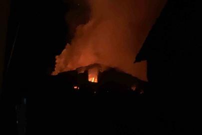 Alevlere teslim olan ev, küle döndü