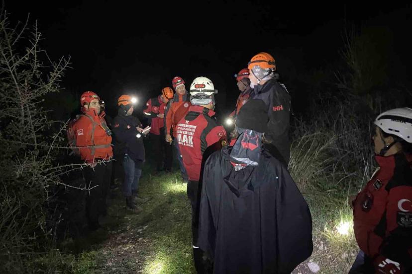 Alzheimer hastası yaşlı adamı arama çalışmaları gece de devam ediyor