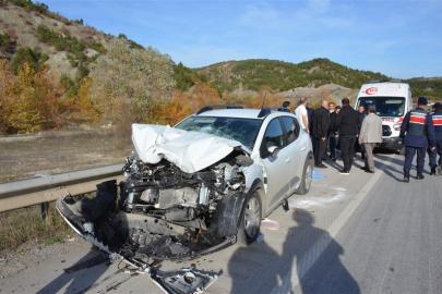 Amasya’da otomobil ile kamyon çarpıştı: 3 yaralı