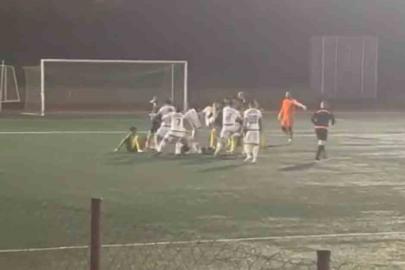 Amatör maçta futbolcular tekme tokat birbirine girdi