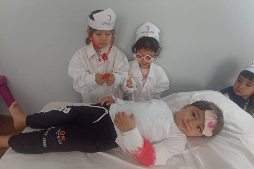 Anamur’da miniklerden ’Kızılay Haftası’ etkinliği