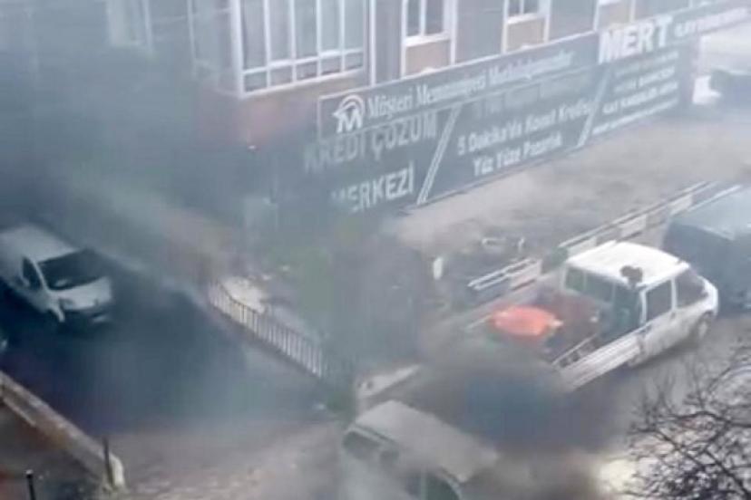 Ankara’da seyir halindeki otomobil alev aldı