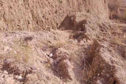 Ankara’da toprak kayması meydana gelen yol trafiğe kapatıldı