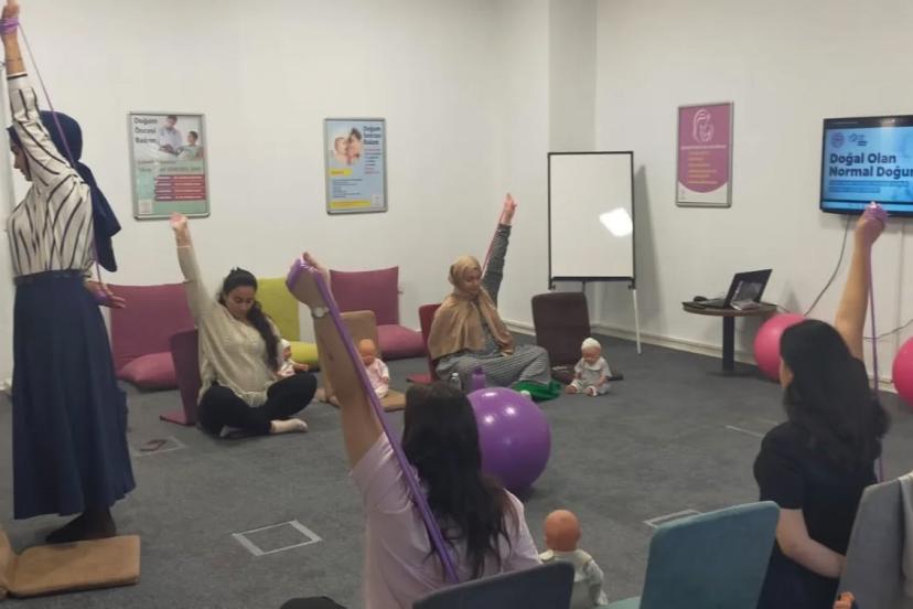 Anne adayları hem doğuma hem de bebek bakımına hazırlanıyor