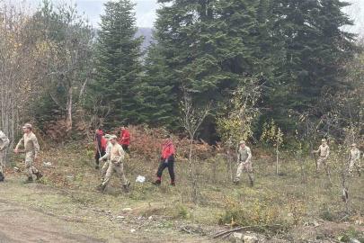 Anne ve oğlunun cesedinin bulunduğu bölgede kayıp çanta ile ayakkabı bulundu, telefona ulaşılamadı