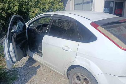 Antalya’da 16 yaşındaki çocuk otomobilin camını kırıp 50 bin TL çaldı