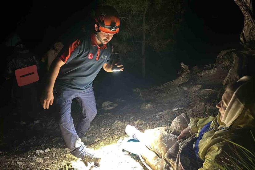 Antalya’da dağlık alanda mahsur kalan Ukraynalı kadın kurtarıldı