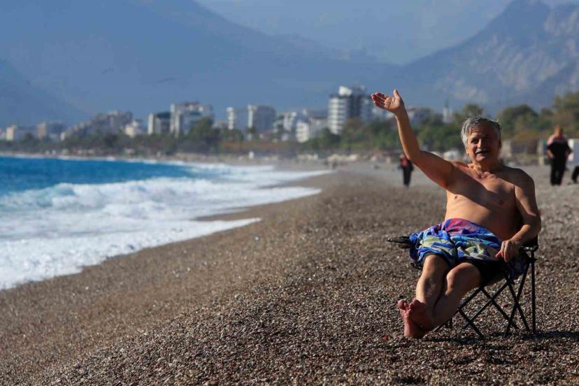 Antalya’da dün yağmur ve fırtına, bugün deniz keyfi