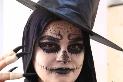 Antalya’da görenleri ‘korkutan’ makyaj