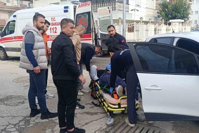 Antalya’da hafif ticari araç ile otomobil çarpıştı: 1 yaralı