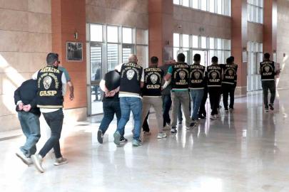 Antalya’da iş yerine zarar veren 10 şahıs tutuklandı