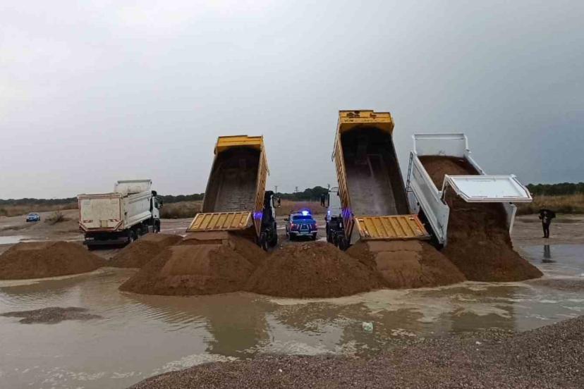 Antalya’da kumları çalıp sahilleri talan etmişlerdi: Kamyonlar dolusu plaj kumu bulundu