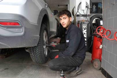 Araç sahiplerine uyarı geldi: "Yazlık lastikler, 7 derecenin altında tehlike oluşturuyor"