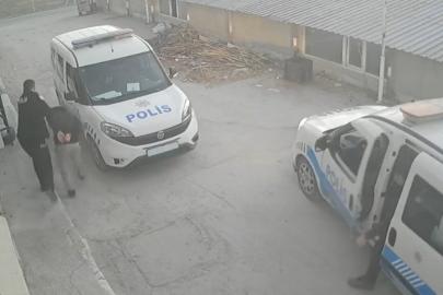 Araçla çarptığı kişiyi demir çubukla öldüren katil zanlısının yakalandığı anlar güvenlik kamerasında